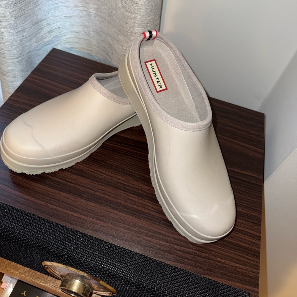 Hunter Women's Cream Slip-On Shoes